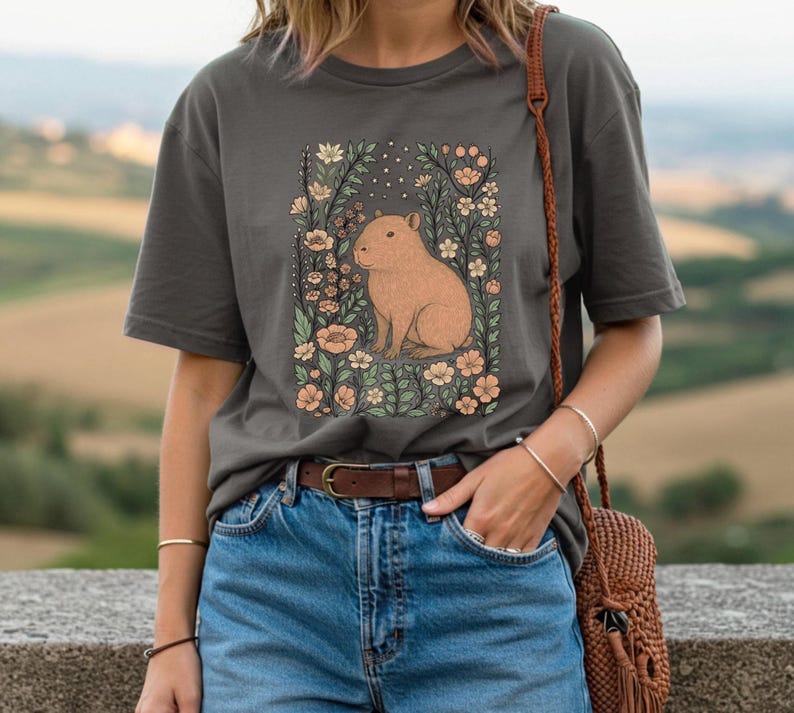 Linda camisa de capibara de flores, camiseta de capibara, camiseta amante de capibara, regalo de capibara kawaii, camiseta gráfica de capibara imagen 6