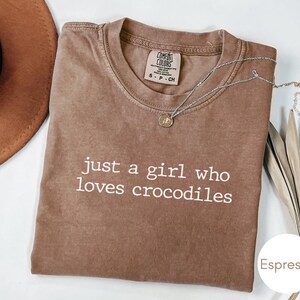Just a girl who loves Crocodiles Tshirt, Vintage Alligator Comfort Colors Tee: Retro Croc Silhouette Shirt image 8