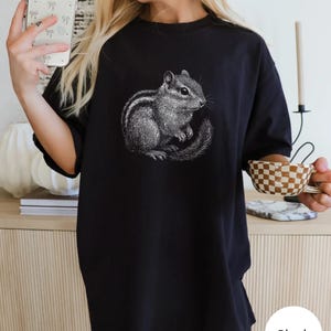 Streifenhörnchen Vintage T-Shirt, süßes Streifenhörnchen Komfort Farben Vintages Tshirt, Streifenhörnchen Silhouette Retro Shirt, Streifenhörnchen Liebhaber Geschenk Bild 9