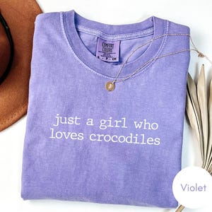 Just a girl who loves Crocodiles Tshirt, Vintage Alligator Comfort Colors Tee: Retro Croc Silhouette Shirt image 11