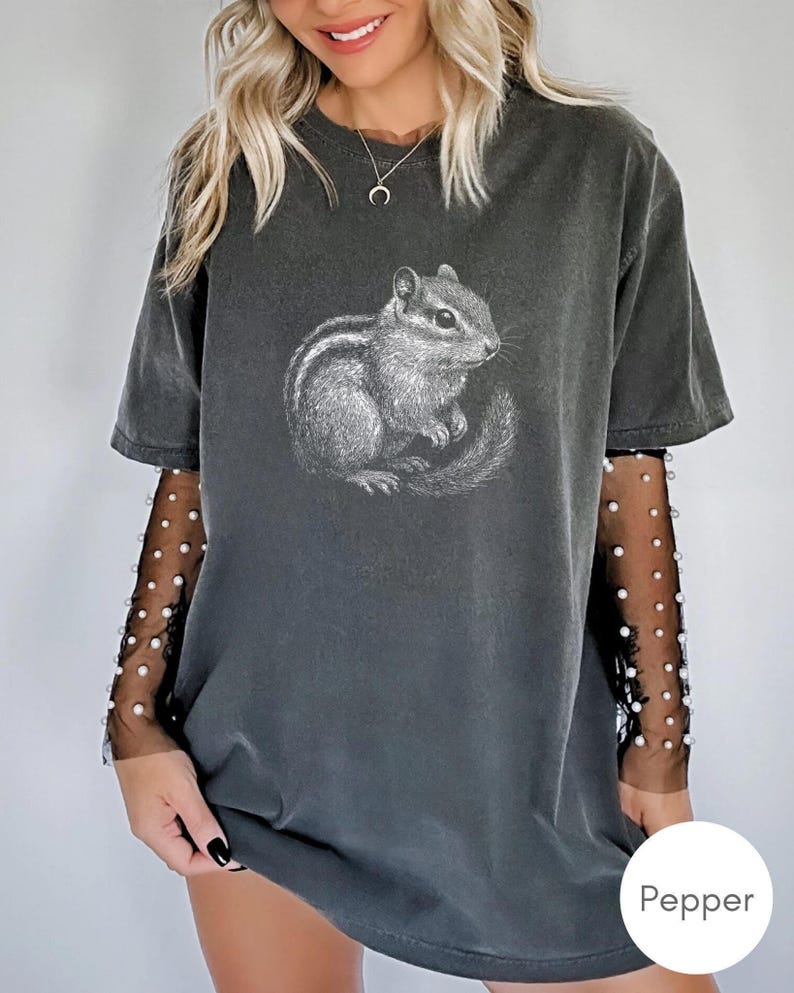 Streifenhörnchen Vintage T-Shirt, süßes Streifenhörnchen Komfort Farben Vintages Tshirt, Streifenhörnchen Silhouette Retro Shirt, Streifenhörnchen Liebhaber Geschenk Bild 6