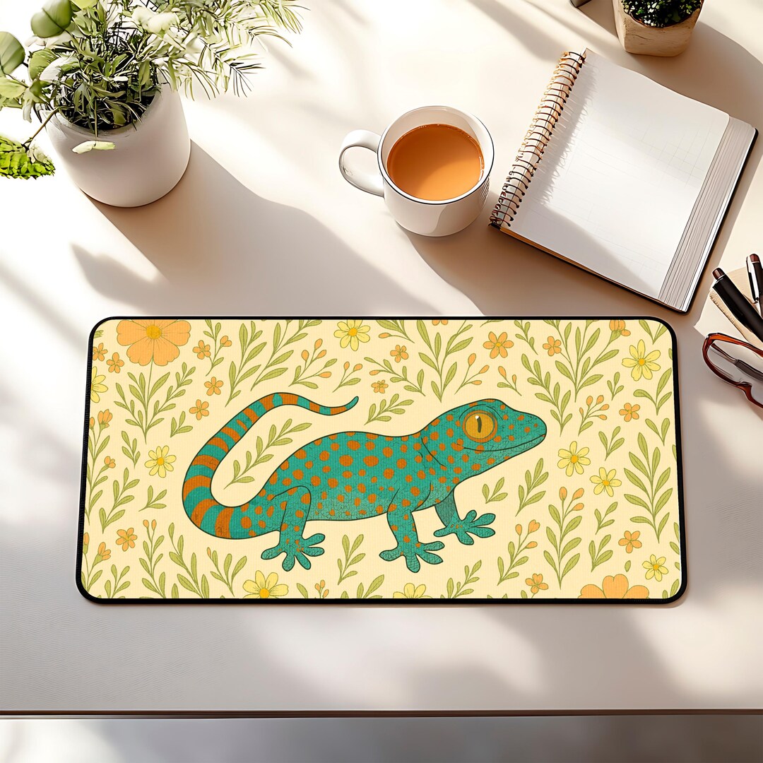 Tokay Gecko Desk Mat, Floral Cottagecore Desk Mat, Gecko Lover Mouse ...