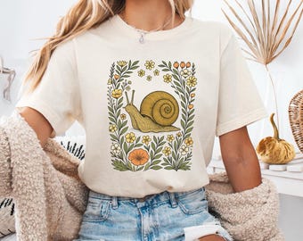 Camiseta de caracol con flores adorables, camiseta de caracol, camiseta para amantes de los caracoles, regalo floral de caracol, camiseta gráfica de caracol con flores silvestres