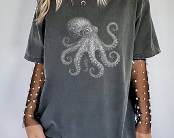 Vintage Octopus Comfort Colors T-Shirt: Relaxed Fit Unisex Tee