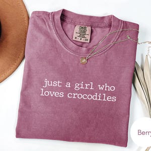 Just a girl who loves Crocodiles Tshirt, Vintage Alligator Comfort Colors Tee: Retro Croc Silhouette Shirt image 3