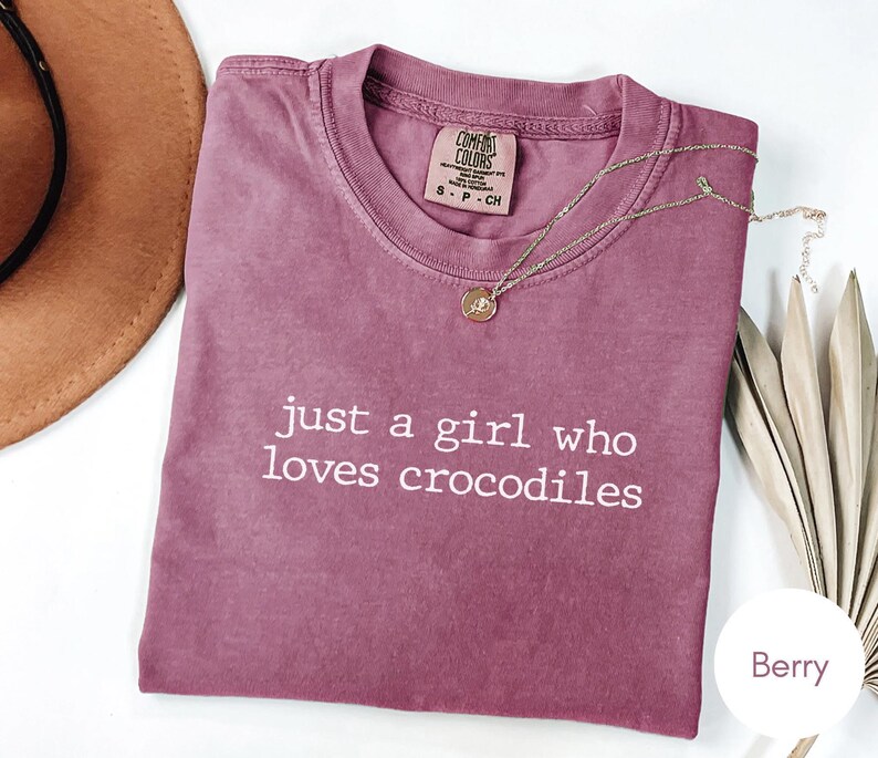 Just a girl who loves Crocodiles Tshirt, Vintage Alligator Comfort Colors Tee: Retro Croc Silhouette Shirt image 3