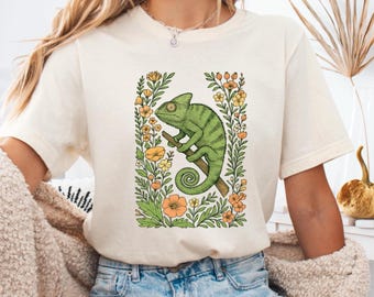 Cute Floral Chameleon Shirt, Chameleon T-shirt, Chameleon Lover Tee, Floral Lizard Gift, Wildflower Lizard Graphic Tee