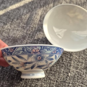 Japanese Porcelain Bowls – Set of 2