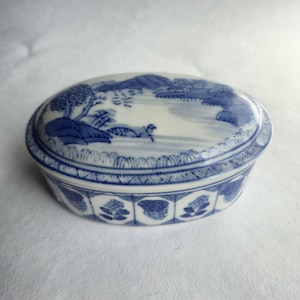 Vintage Blue Delft Style Porcelain Trinket Box – 11 x 8 cm