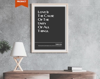 Puede incluir: Un póster de cita imprimible en blanco y negro con fondo blanco y texto negro. La cita dice "El amor es la causa de la unidad de todas las cosas." La cita se atribuye a Aristóteles.
