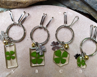 Porte clefs avec véritable trèfle à 4 feuilles végétal porte bonheur chance keychain