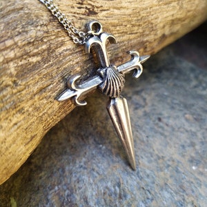 Collier Pendentif Croix de Saint-Jacques – Symbole des Chemins de Compostelle – Bijou Pèlerin Spiritualité