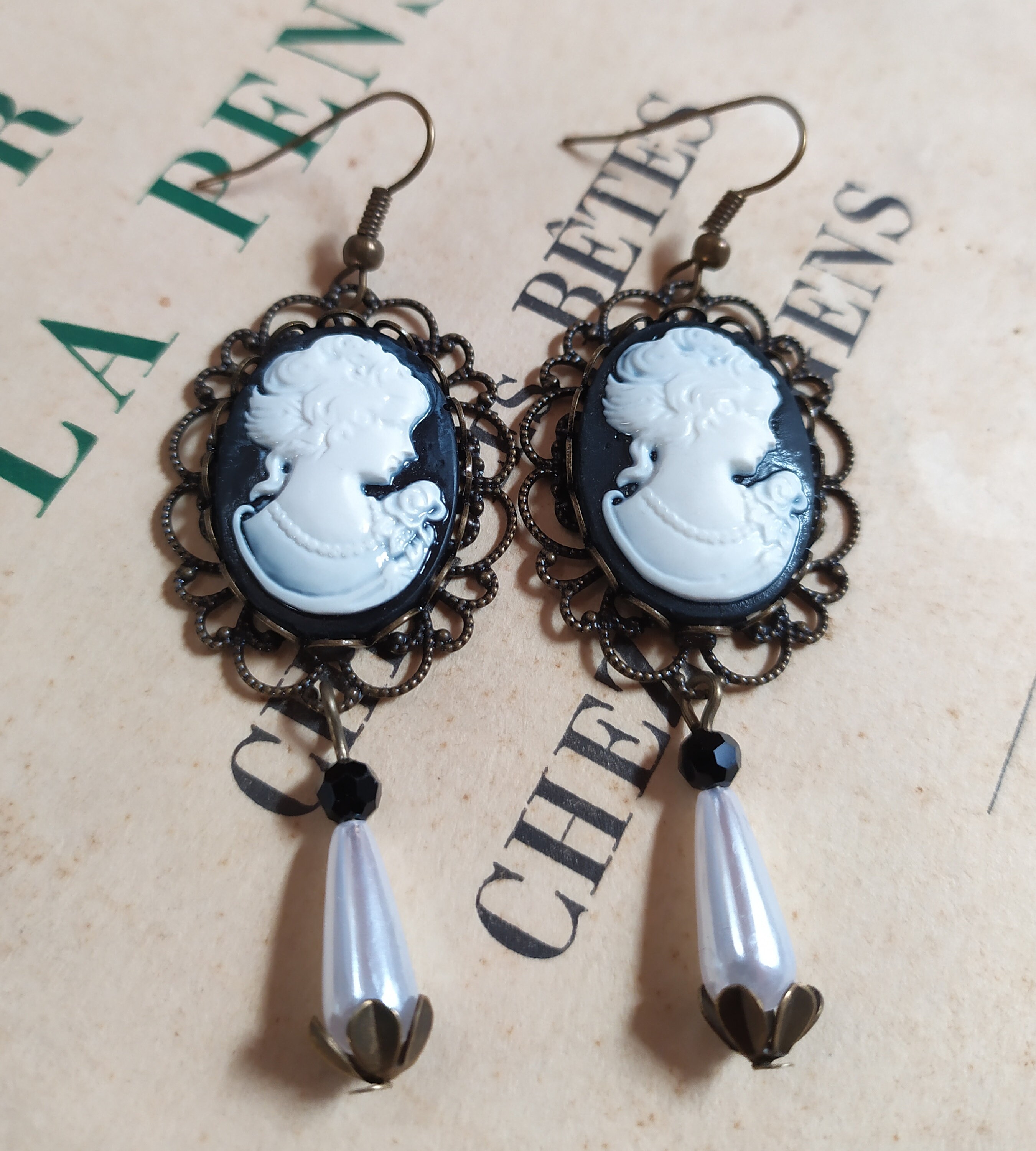 Vintage Bohemian Victorian Style Portrait Cameo Dangle Earrings