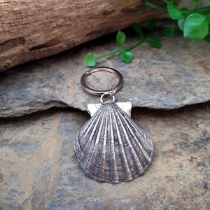 Llavero de Concha de Vieira – Símbolo del Camino de Santiago – Regalo Espiritual y de Viaje