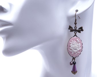 Boucles d'oreilles pendantes camée rose style vintage bohême victorien