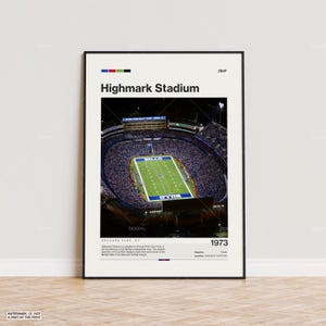 Può includere: Una vista aerea dell'Highmark Stadium, uno stadio di football ad Orchard Park, New York. Lo stadio è pieno di tifosi e il campo è illuminato. Lo stadio è stato inaugurato nel 1973 come Rich Stadium ed è la sede degli Buffalo Bills della National Football League.