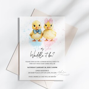 Peut inclure: Une invitation &agrave; une baby shower avec deux canetons jaunes, l'un avec un n&oelig;ud papillon bleu et l'autre avec un n&oelig;ud rose. Le texte dit "He or She Waddle it be ?" avec les d&eacute;tails de l'&eacute;v&eacute;nement pour une f&ecirc;te de r&eacute;v&eacute;lation du sexe.