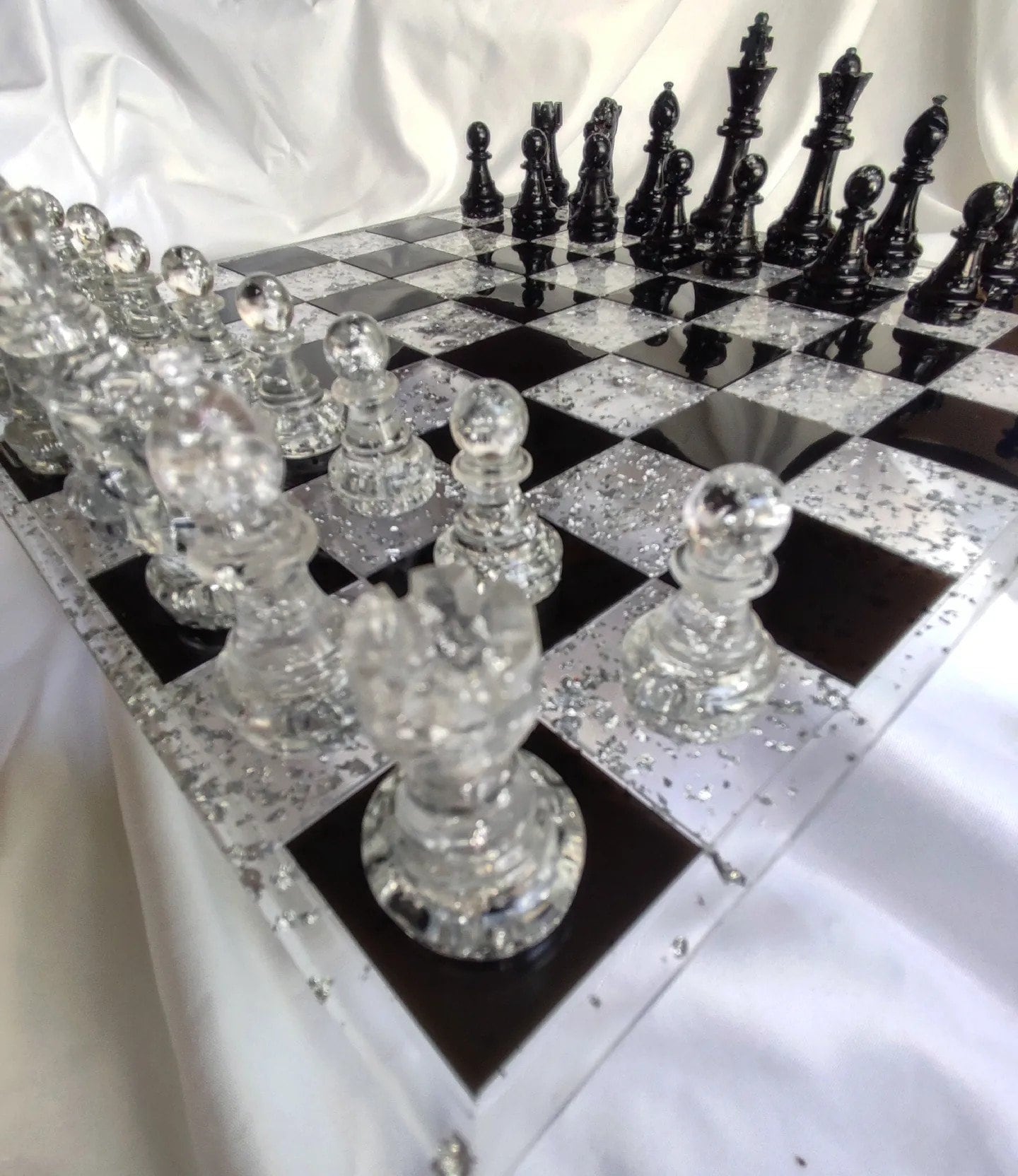 Echiquier en epoxy blanc et chene par sdcreation16 sur L'Air du Bois