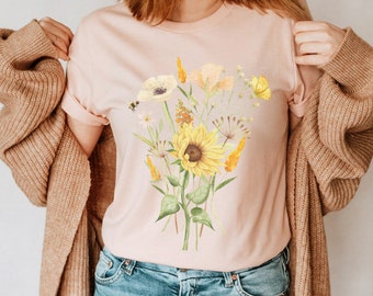 Chemise vintage avec graphismes de fleurs sauvages | aspect fleurs pressées | t-shirt femme boho surdimensionné | Imprimé floral nature extérieur