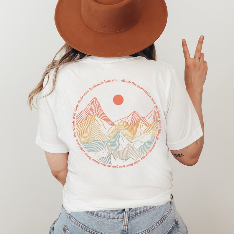 Outdoor Retro T-Shirt Adventure Mountains and sun Natur Shirt für Reisende Weltreise Geschenk Shirt Hiking Back - White