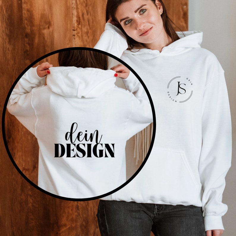 Może przedstawiać: Biała bluza z kapturem z czarnym nadrukiem na plecach, kt&oacute;ry brzmi "dein DESIGN" i czarnym logo z przodu, kt&oacute;re brzmi "JS dein design".