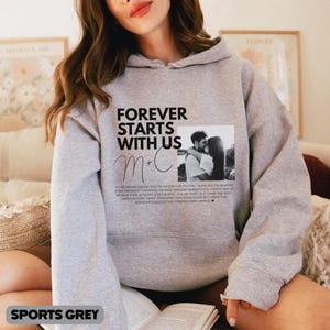Para siempre empieza con nosotros - Sudadera con capucha personalizada con texto en la espalda Regalo para pareja: en Novia Regalo para ella Impresión en la espalda