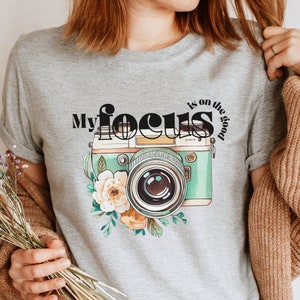 Photographer T-Shirt made of soft fabric | Photography gift for hobby & professional photographers | Retro photography shirt