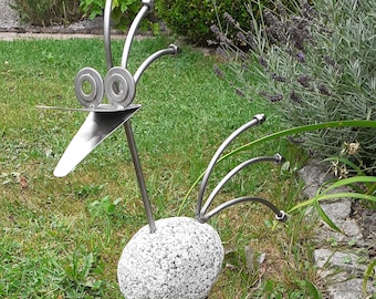 Steinvogel aus Edelstahl und Granitstein 40 cm hoch