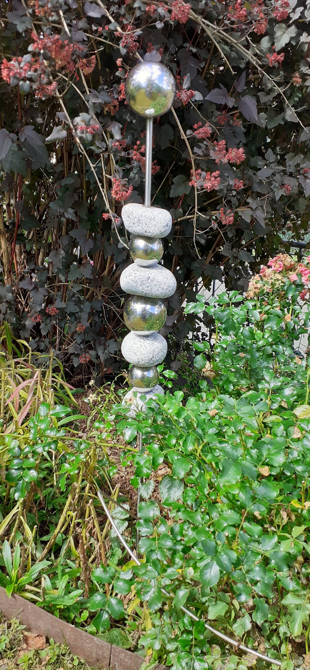 Gartenstecker Beetstecker Edelstahlstele Gartendeco mit Granitsteinen 1,15 m hochmit glänzenden Kugeln