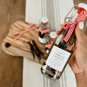 DIY Vanilla Extract Kit: 4-Pack Homemade Vanilla, INCLUDING Customized Labels | Teacher Gift Exchange Gifts