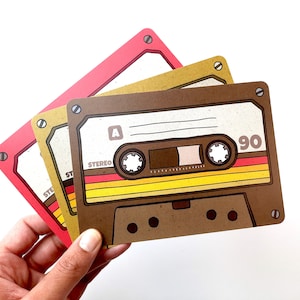 Set Vintage Vibes: 3 cartoline con musicassette retrò e illustrazioni originali - Stampe musicali nostalgiche