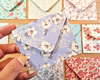 10 handgefertigte Mini-Umschläge im Set aus Papier mit floralem Design, 8,5 × 7 cm