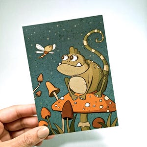 Mostro su un fungo illustrazione originale di MoriMoriArts, mini cartolina stampata artistica in formato A6