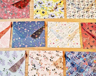 Set van 10 handgemaakte mini-enveloppen, voor bedankjes of geldgeschenken, papier met bloemenmotief.
