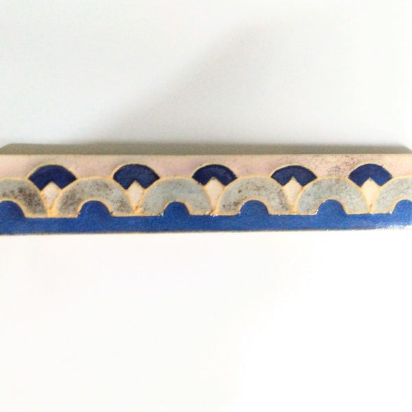 3 LF in stock. AETCO AF 404 Border Tile, 6 inch, Embossed, Blue, Beige, Never Installed, American Encaustic Tiling Co. 1875-1935