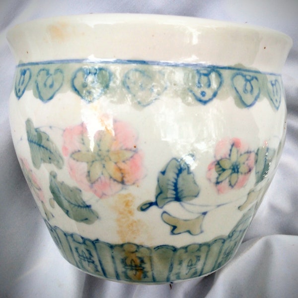 Vintage Ceramic Cachépot for Wintering Plants Indoors without the mess, Subtle Multicolor Floral, 6" wide x 4.75 high