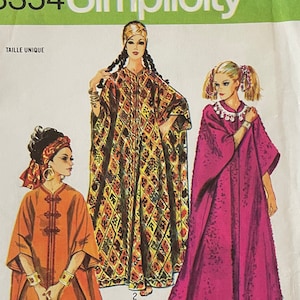 May include: Simplicity sewing pattern 8354 featuring three different caftan designs. The pattern cover has a green and white border with the Simplicity logo and the text "TAILLE UNIQUE". The caftans are in orange, yellow, and pink with decorative trim.