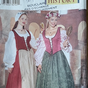 Puede incluir: Un patrón de costura vintage para un vestido de estilo renacentista. El patrón es para las tallas 12-14-16 e incluye un vestido verde y rojo con un corpiño con cordones. El patrón es de Butterick y se titula "Making History".