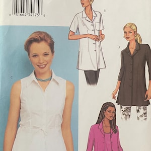 Peut inclure: Une enveloppe de patron de couture Butterick, avec des illustrations de modèles de vêtements pour femmes. Les modèles comprennent un haut blanc sans manches, une tunique blanche à manches courtes, une veste marron et une veste rose. Le numéro du patron est 3388.