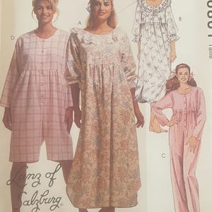 Può includere: Modello di cucito McCall's con quattro modelli di pigiami. Il modello include una camicia da notte a maniche lunghe con stampa floreale, una tuta rosa e una camicia da notte a fantasia scozzese. La taglia del modello è Y (Xsm, Sml, Med).