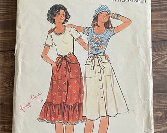 Butterick pattern 4761, Women’s Size 10 bust 32,5, t-shirt and Skirt, 70’s