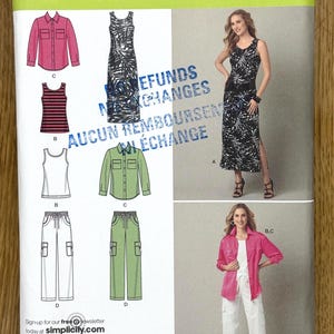 Può includere: Modello di cucito Simplicity 2189. Il modello include opzioni per un vestito, camicie, canotte e pantaloni. L'immagine mostra una donna che indossa un vestito a fantasia bianco e nero e una camicia rosa con pantaloni bianchi. Taglia AA 10,12,14,16,18.