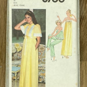 Patrón de costura sin cortar Simplicity 8766, Talla (10), Camisón, pijama y bata para mujer, 1978.