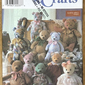 Può includere: Modello Simplicity Crafts con vari orsetti. Gli orsetti sono di diversi colori e fantasie, alcuni con fiocchi e vestiti. Il modello include il testo "ONE SIZE" e "FINAL SALE - NO RETURNS".