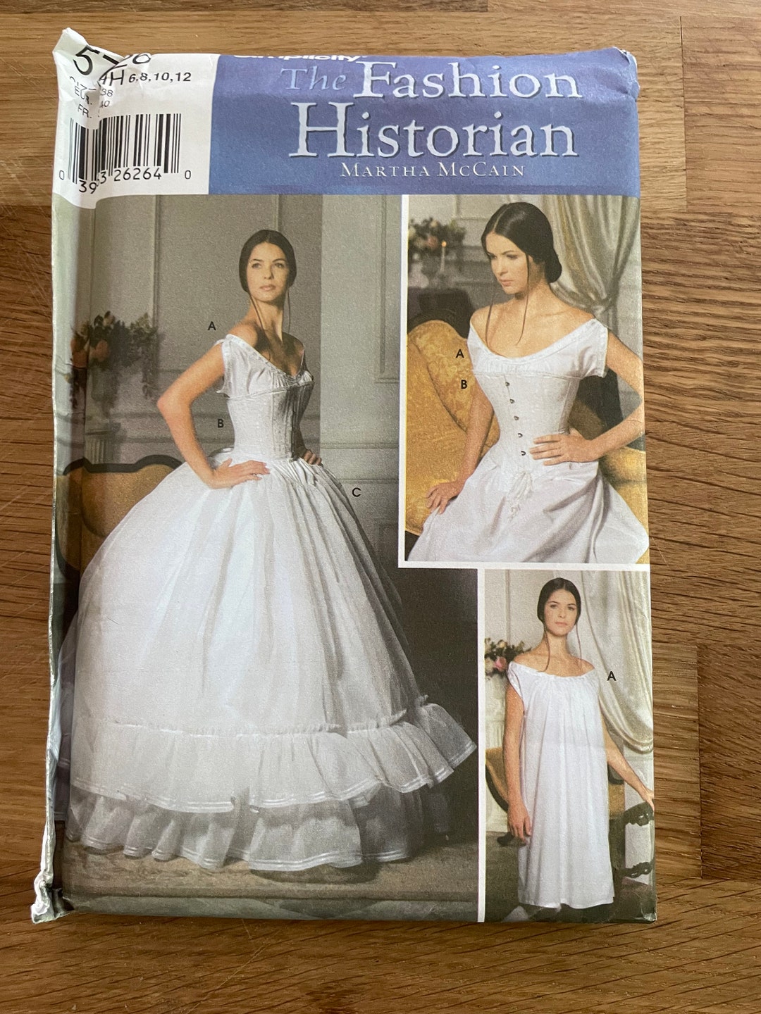 Simplicity the Fashion Historian Pattern 5726, Women Size 6810,12