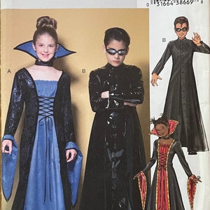 Puede incluir: Un patrón de costura para tres disfraces de Halloween: un vampiro, una princesa gótica y un personaje futurista. El patrón es de Butterick y tiene el número B4314.