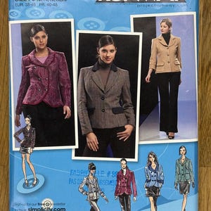 May include: A sewing pattern for a blazer, featuring five different styles. The pattern is from Simplicity and is inspired by Project Runway. The pattern number is 2810 and the sizes are P5 12, 14, 16, 18, 20, EUR. 38-46, FR. 40-48.