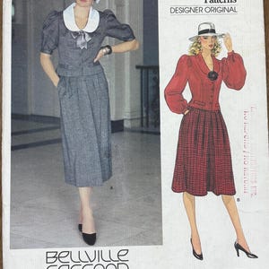Può includere: Modello di cucito vintage Vogue Patterns Designer Original con un completo a due pezzi e un vestito. Il modello include illustrazioni dei modelli, con il testo "Belville Sassoon" e "Pattern/Patron 1177".