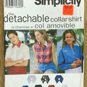 Könnte beinhalten: Simplicity Schnittmuster für ein Hemd mit abnehmbarem Kragen. Das Muster zeigt drei Hemdstile mit verschiedenen Kragenoptionen. Das Paket enthält den Text "the detachable collar shirt" und "la chemise a col amovible".