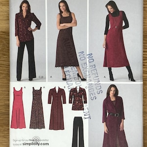 Pode incluir: Um padrão de costura para um vestido e uma jaqueta. O padrão inclui instruções para fazer um vestido de manga comprida com gola, um vestido sem mangas com decote quadrado, uma jaqueta de manga comprida com gola e uma calça. O padrão é para os tamanhos 20W-28W. O padrão é da Simplicity e é fácil de costurar.